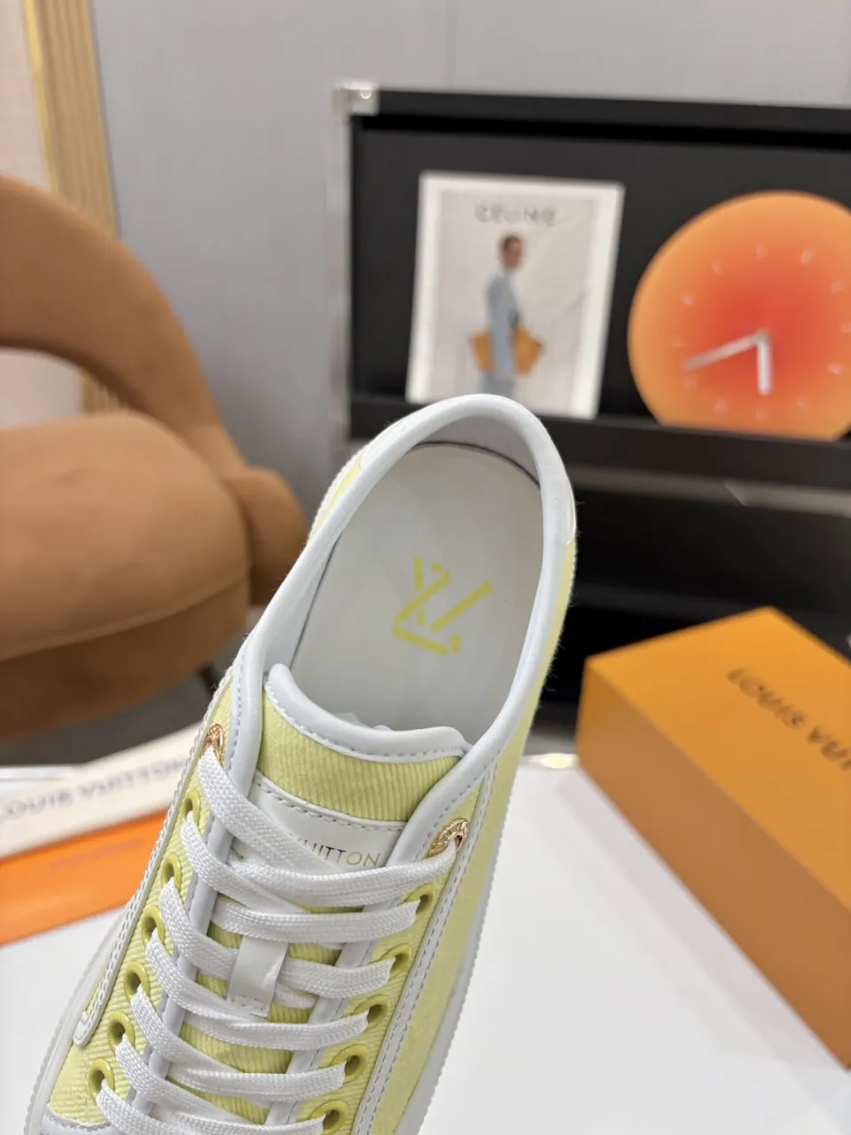 p580🐮🐮 LV couple skate shoes｜Classic jacquard, the ultimate code for a sweet outing! 👫** This pair of shoes is Louis Vuitton's love letter to fashionistas💌 - **classic presbyopic skate shoes**, the perfect choice for couples to go out on the street!  🔸 **Luxury details are a must-have**: Jacquard fabric  🔸 **So comfortable that you don’t want to take it off**: The sheepskin lining is skin-friendly and breathable, warm in autumn and winter without stuffing your feet, refreshing in spring and summer without being sticky, and you can wear it with a high-end feel in all seasons!  🔸 **Steady sense of security**: Non-slip rubber outsole, perfect grip, accompanying you through romantic streets.  **💑 Couple outfit inspiration**: ▪️ For boys, pair with leggings + baseball cap for a trendy street look!  ▪️ Girls can wear short skirts or shark pants, and the sweet and cool style is easy to choose~ **#Louis Vuitton #couple shoes #presbyopia classic** **👉 Click to collect and become the most fashionable CP in the circle of friends with him! ** Fabric: Imported cowhide/classic jacquard fabric Lining: Sheepskin lining Sole: Original rubber sole Size: Women’s size 35-42 (40/41/42 customized) Men’s size 39-45 (39.45 customized)